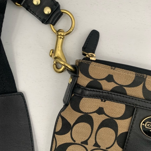 Coach Signature Black and Tan Striped Swingpack/Crossbody Bag - Picture 6 of 8